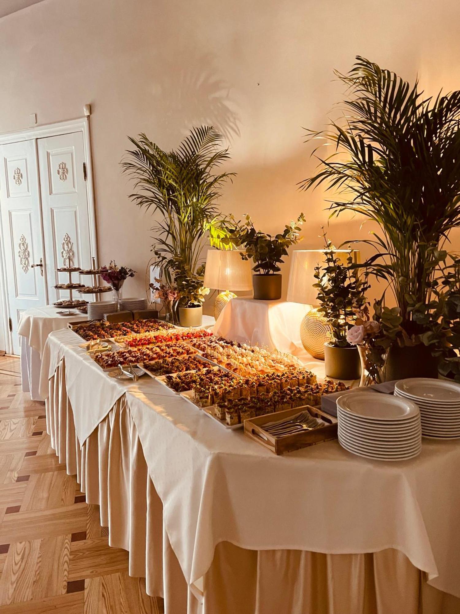 Hotel Saku Mois & Saku Manor Zewnętrze zdjęcie