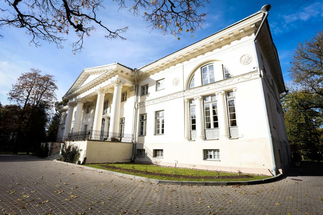 Hotel Saku Mois & Saku Manor Zewnętrze zdjęcie