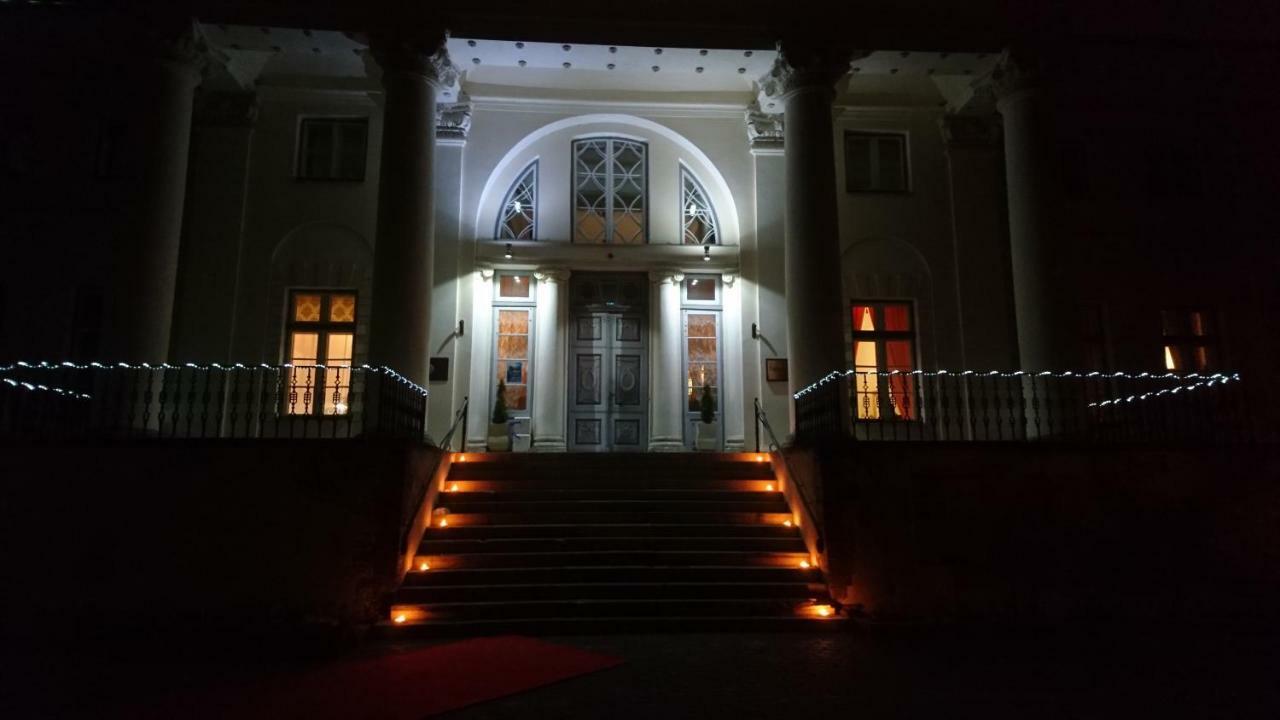 Hotel Saku Mois & Saku Manor Zewnętrze zdjęcie
