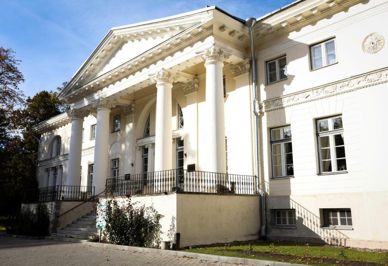Hotel Saku Mois & Saku Manor Zewnętrze zdjęcie